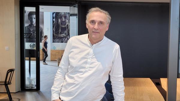 Thierry Roche, architecte et urbaniste lyonnais, dans ses nouveaux bureaux de Zadiga Cité, à Lyon Confluence.