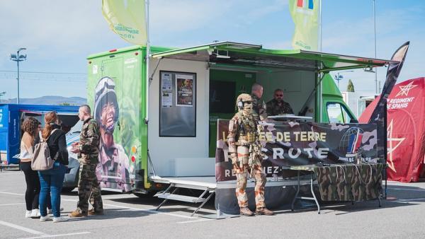 La Caravane des métiers parcourt l'Auvergne-Rhône-Alpes à la rencontre des territoires