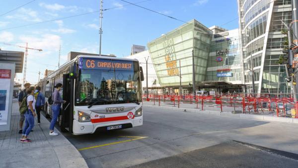 En recrutant 500 conducteurs de bus, Keolis Lyon espère revenir à son offre d'avant crise.