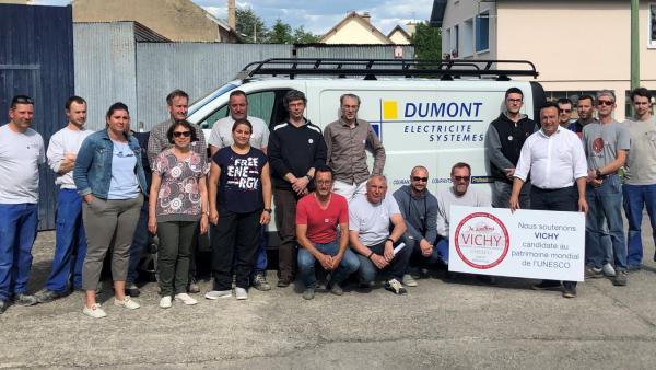 Les équipes de Dumont Électricité, brefeco.com
