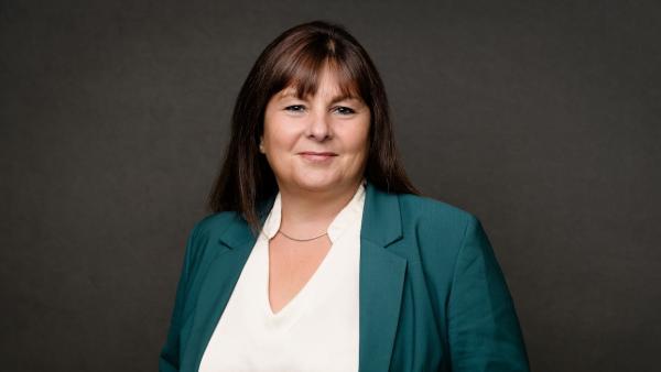 Notaire de formation, Anne Marty a débuté sa carrière dans les ressources humaines.mation.