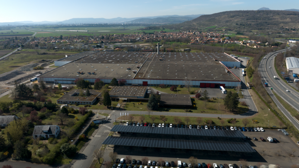 Le Village Bacacier (ex-usine Seita de plus de 80 000 m²), accueillera fin 2023 deux nouvelles lignes de production de pannes et panneaux sandwich isolants à très hautes performances