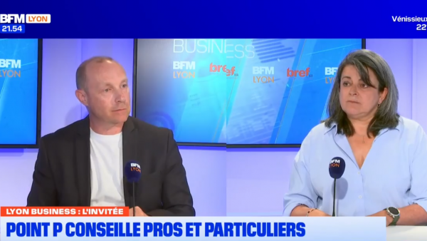 Alban Razia (Bref Eco) et Delphine Dana Condamin (Point.P) sur le plateau de BFM Lyon.