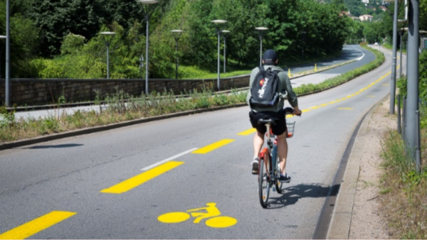 85 km de pistes cyclables devraient voir le jour d'ici la rentrée dans La Métropole de Lyon. 