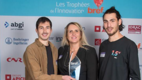 Maugan Péniguel, cofondateur de Nosc, Bérangère Merle-Charbonnier, directrice de l'Idrac Business School, et Nathan Vitu, cofondateur de Nosc.