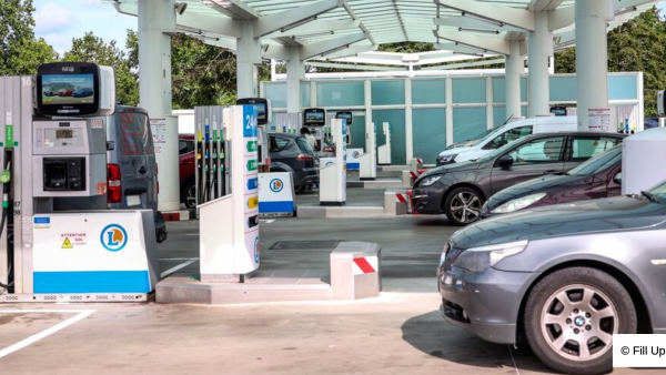 Leclerc compte installer 300 écrans Fill Up Média dans ses stations-services