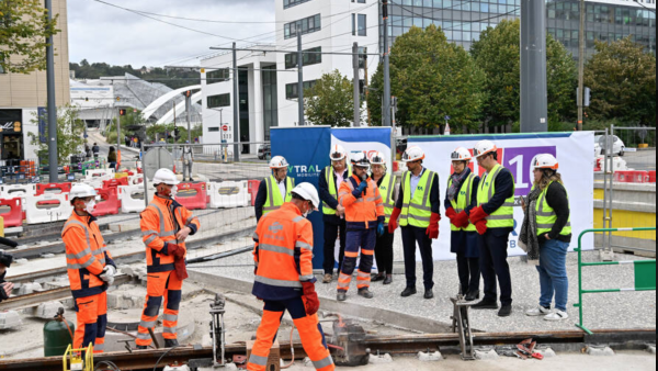Soudure des rails de la nouvelle ligne de tramway T10 qui reliera Gerland à la Gare de Vénissieux en passant par Saint-Fons.