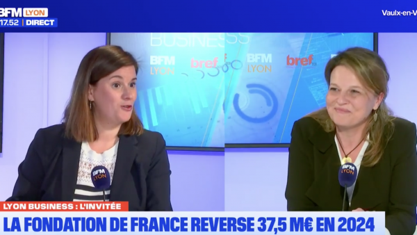 Corinne Delisle (Bref Eco) et Delphine Alarousse (Fondation de France Centre-Est) sur le plateau de BFM Lyon.