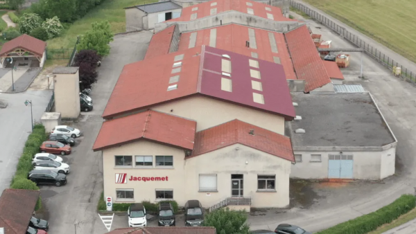 L’entreprise Jacquemet a été fondée en 1926 dans l’Ain. Grâce à la robotisation, Jacquemet réindustrialise ses sites français