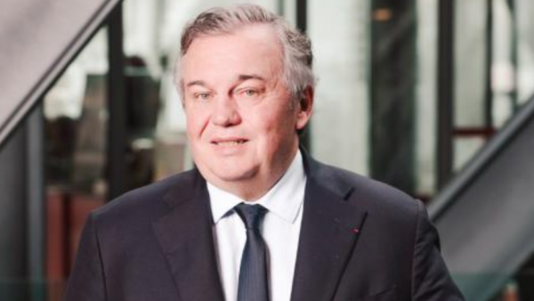 Olivier Ginon prévoit une croissance de 8 % cette année, après un exercice 2025 en hausse de 5 %.