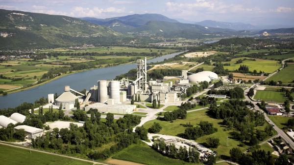 Le projet Hynovi cherche à capter 40 % du CO2 émis par la cimenterie de Montalieu-Vercieu. - bref eco