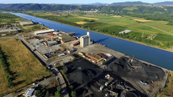 Les ports de Vienne-Sud (photo) et Portes-lès-Valence vont bénéficier de 8 millions d'euros d'investissement chacun pour doubler leurs volumes traités.