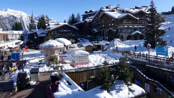 Le prix moyen des chambres culmine à 1631€ à Courchevel. 