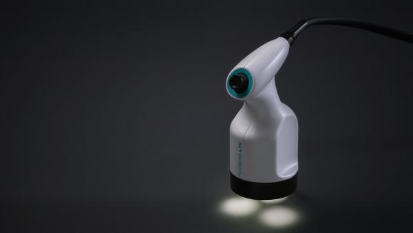 Fluobeam LX , l'une des offres de Fluoptics, est présenté comme étant l'appareil photo "ultime" pour la chirurgie de la thyroïde et de la parathyroïde.