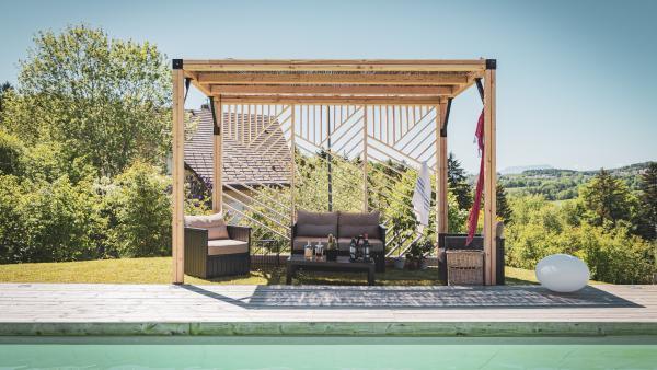 La French Cabane s'adresse aux particuliers qui souhaitent aménager leurs piscines, jardins, terrasses.
