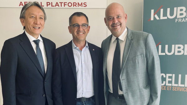 Laurent Pourprix, entouré des repreneurs de Titan, Shoichi Yano (Yano) et Julien Bourrellis (Klubb Group).