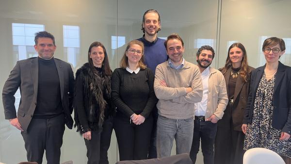 Les différents acteurs de l'acquisition des Glaçons Givrés par Ice Family. 