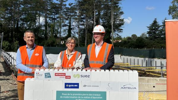 Nicolas Alban, directeur de la délégation de Lyon pour l'agence de l'eau Rhône Méditerranée Corse ; Anne Grosperrin, vice-présidente de la Métropole de Lyon déléguée à l’eau ; Michel Havard, directeur du développement Eau France de Suez 