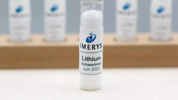 En juin 2023, une campagne de tests en laboratoire a permis de produire de l’hydroxyde de lithium de qualité batterie à partir du granite de la carrière de Beauvoir-à-Échassières, dans l'Allier.