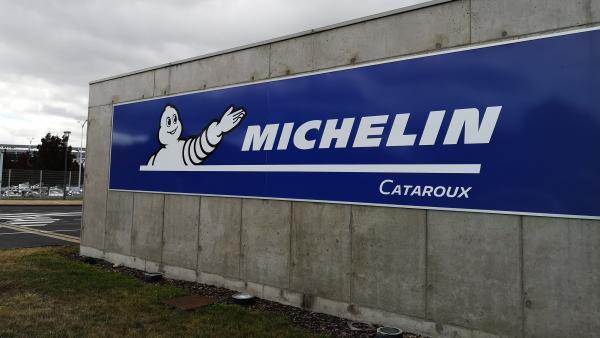 Michelin accuse le coup mais résiste