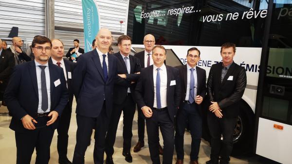 Eric Boudot (au centre et son associé Guerlain Chicherit à droite sur la photo ont inauguré le nouveau site industriel de GCK à Lempdes en présence du ministre Roland Lescure