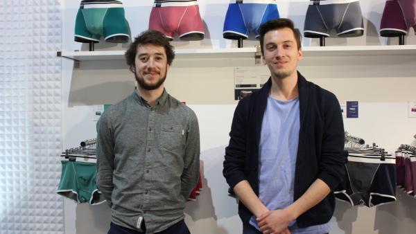 Romain Robert et Antoine Serouille dans leur boutique du Village des Créateurs