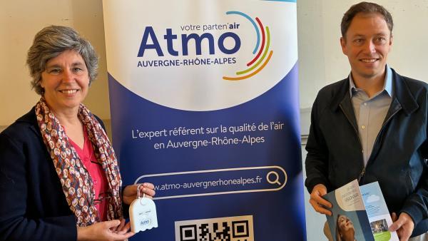 Marine Latham, directrice générale d'Atmo Auvergne-Rhône-Alpes, et Raphaël Desfontaines, correspondant territorial.