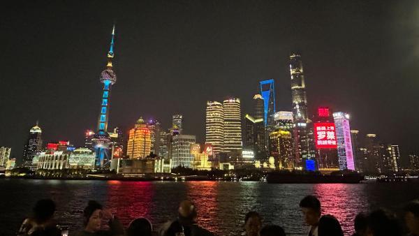 Lors de la soirée d'inauguration de la nouvelle filiale à Shanghai.