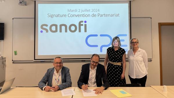 Gérard Pignault, directeur de CPE Lyon et Paul-Alan Dollinger, DG délégué de l’activité vaccin de Sanofi lors de la signature de la convention de partenariat.