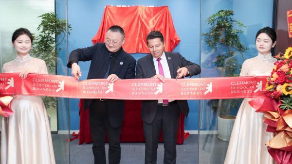 Clermont School of Business a inauguré un campus à Shanghai où elle espère accueillir un millier d'étudiants d'ici quatre ans.