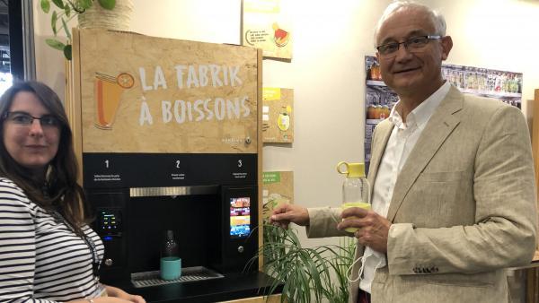 Cécile Caligaris, chargé d'affaires, et Xavier Pellet, cofondateur de Behring ont dévoilé leur "Fabrik à boissons" lors du Sirha.