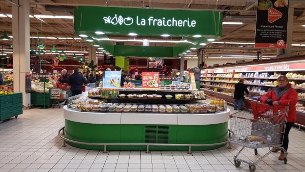 Un stand La Fraîcherie dans un Auchan.