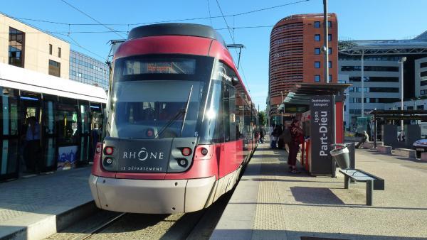 L'arrêt Rhônexpress de la Gare Part Dieu.