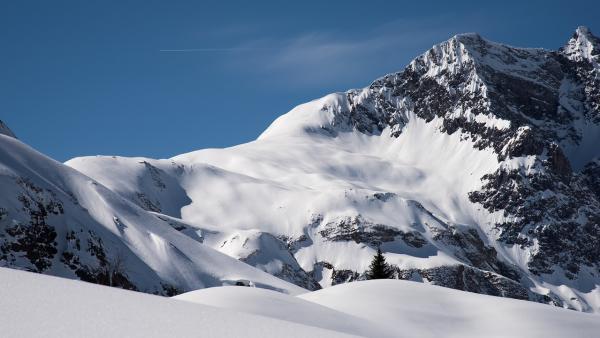 Le réchauffement climatique est plus important en montagne (+ 2 °C), qu’en plaine (+1,4 °C). Et il met en péril un tiers des stations de ski.