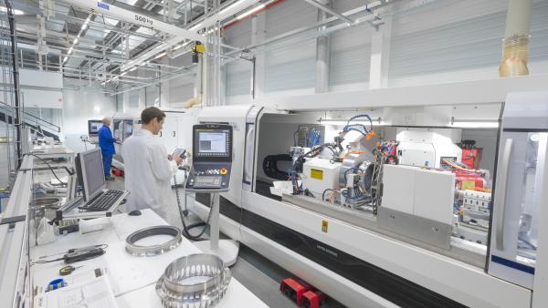 La marque centenaire SNR porte l'expertise aéronautique du groupe.