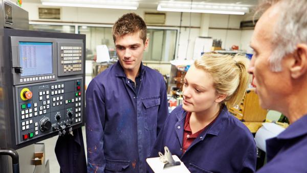 Première rentrée pour l’école de production Y-FAB Moulins