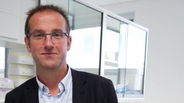 Stéphane Maddens entend maintenant vendre sa solution thérapeutique en masse avec le marché des chiens et des chats.  Stéphane Maddens
