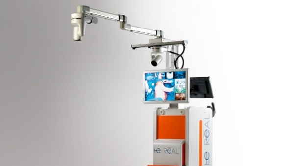 Le Réal, premier studio vidéo mobile de bloc opératoire.