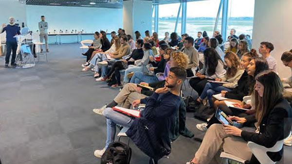 Aéroports de Lyon challengés par les étudiants Présentation des actions environnementales aux étudiants