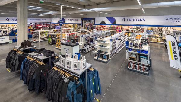 Un magasin de l'enseigne Prolians (Roanne), destinée aux métiers de la construction.