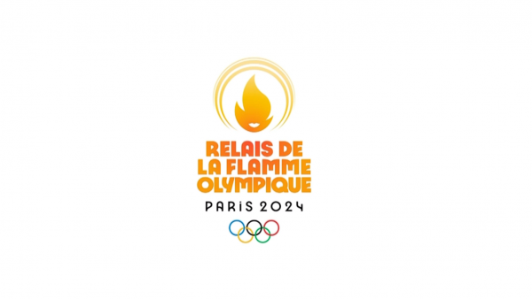 Le logo des JO Paris 2024 sur fond blanc avec en inscriptions jaune et rouge Relais de la Flamme Olympique 