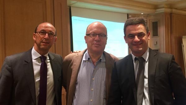 Au centre, Pascal Voulton, président de Sofimac IM, entouré des deux directeurs généraux de Sofimac Innovation : François Miceli (à gauche) et Jean-Philippe Zoghbi. 