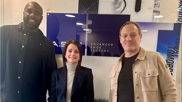 Teddy Rinner est venu visiter l'usine ASF 4.0 à Ardoix, en Ardèche.