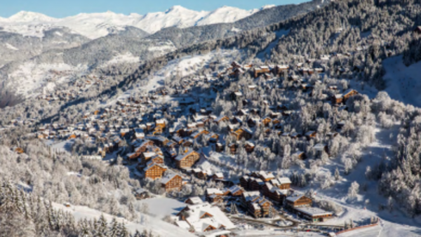 Directrice des équipements de la station et de l'aménagement durable de la montagne à la mairie des Allues, Julie Molinier pilote le programme Méribel 2038.