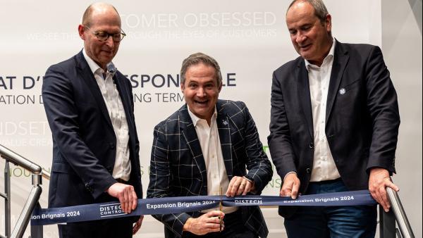 Hubert Fritsch, Martin Villeneuve et Olivier Fillot lors de l'inauguration de l'extension du siège de Distech Controls à Brignais.