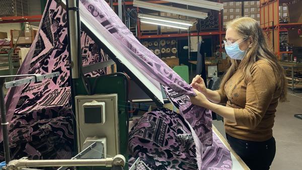 Velours de Lyon possède deux sites à Décines-Charpieu et Saint-Just-en-Chevalet (Loire).