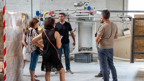 Le sous-préfet Samy Sisaid a visité les atelliers de Dom'Innov à Chapareillan.