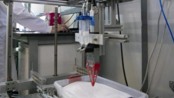 3Deus Dynamics élargit les frontières de l'impression 3D avec son processus de moulage dynamique, un procédé  multi-breveté qui utilise un milieu granulaire comme moule dynamique pour soutenir les matériaux durant l'impression.