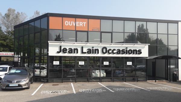 Le nouveau centre de véhicules d'occasion de Jean Lain dans la banlieue grenobloise.