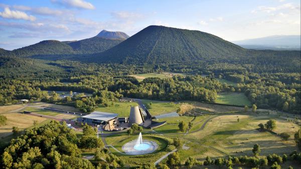 Vulcania : 20 ans et un nouveau planétarium